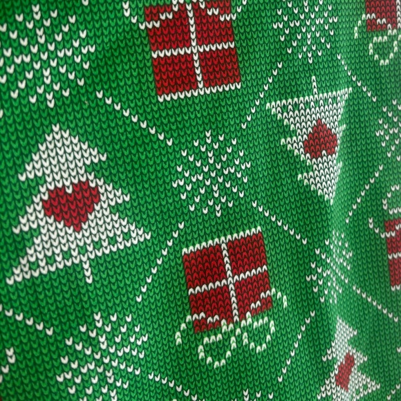 No Boundaries Juniors Christmas Ankle Leggings –Green & Red Gift and Tree Print - Picture 3 of 4